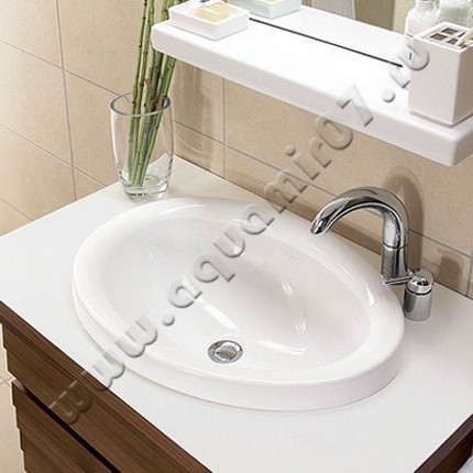 Раковина встраиваемая сверху на столешницу без отверстий Villeroy & Boch Aveo new generation 63 см, фарфор, белый глянец/white alpin 714800R1 в интерьере