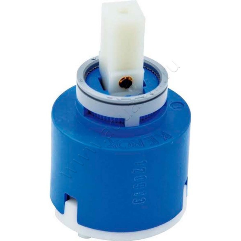 Смеситель для кухни Rav Slezak Vltava Kitchen хром V8195 в интерьере