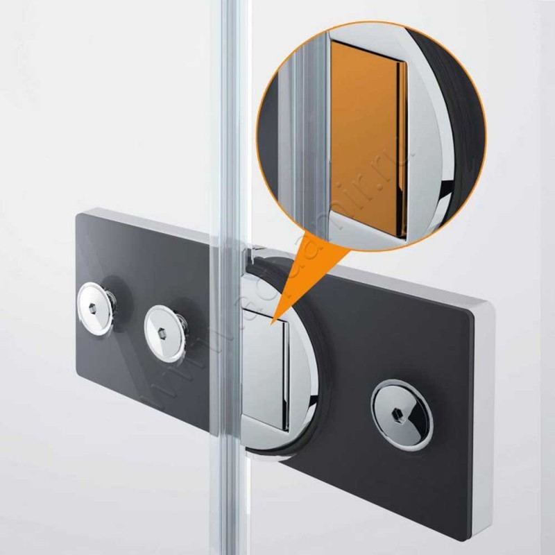 Маятниковая душевая дверь в нишу Huppe Solva pure в серебристом цвете SR0483092373 в интерьере